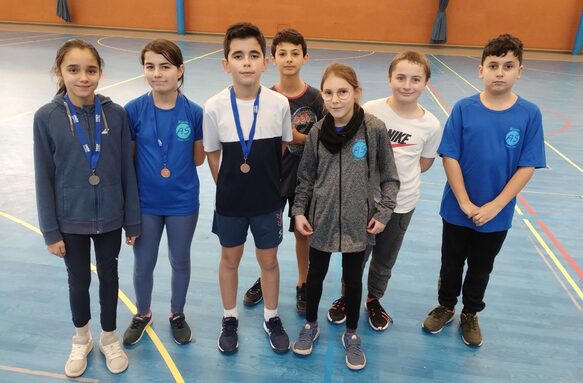 De gauche à droite : 
Charline , Eden , Aïden , Samuel , Lisa , Kenzo , Maëlan 